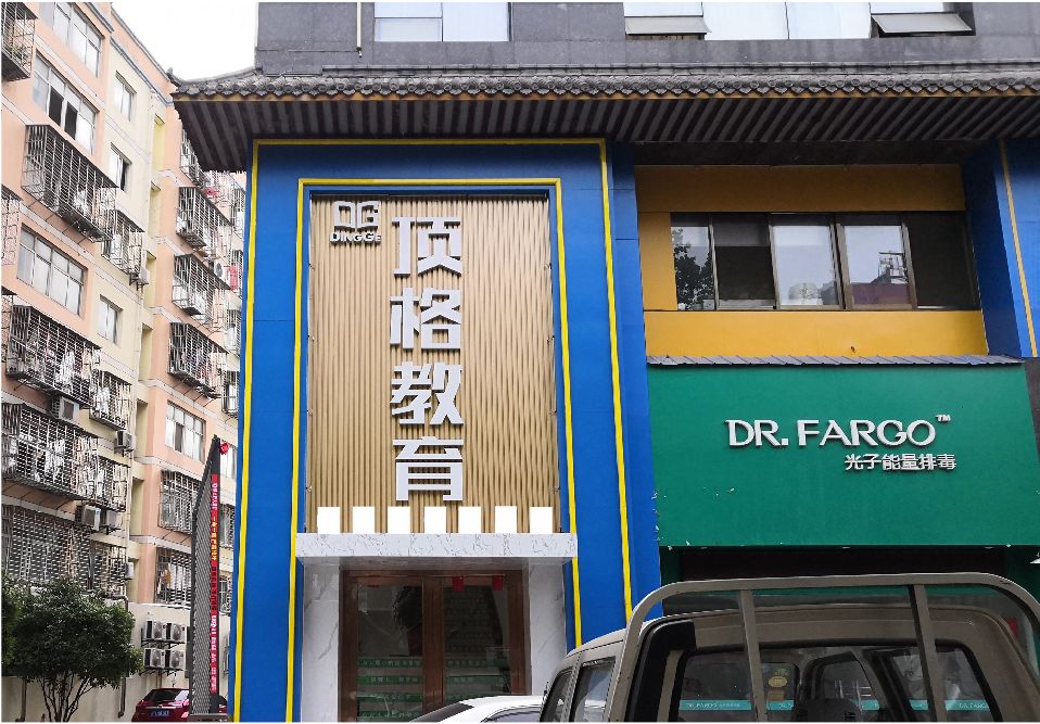 平和门头设计要符合门店特色。